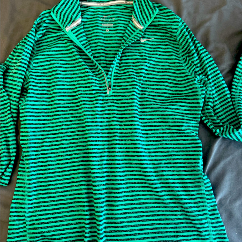 Nike Women’s Dri Fit Running Pullover. Size M